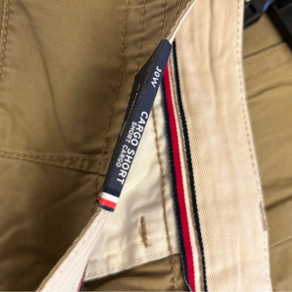 Tommy Hilfiger Men's Essential 10" Solid Cargo Shorts in Khaki Size 30 - Picture 7 of 10